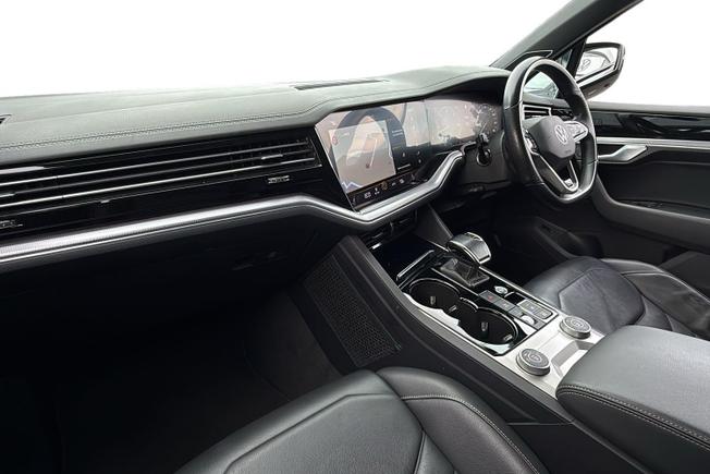 VOLKSWAGEN Touareg Photo 2
