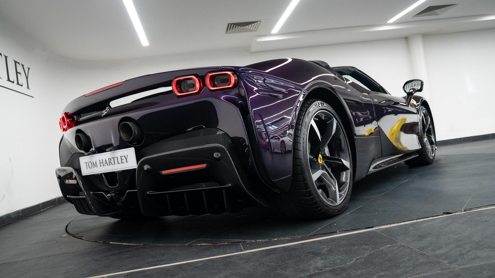 Ferrari SF90 Photo 16ec1523-aea7-4f5f-a5d9-7079b968f175.jpg