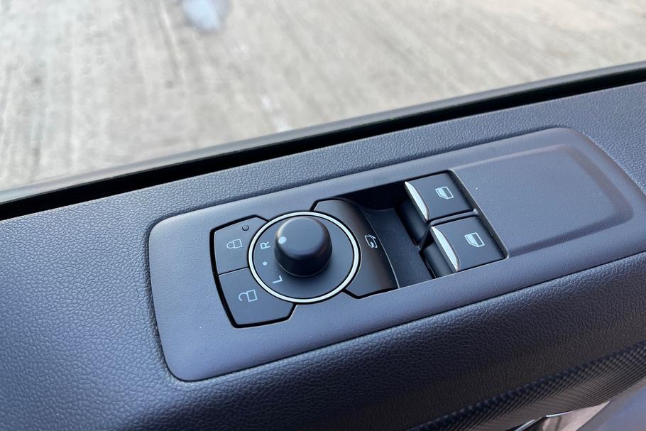 Used Ford TRANSIT CUSTOM LL75RVK 29