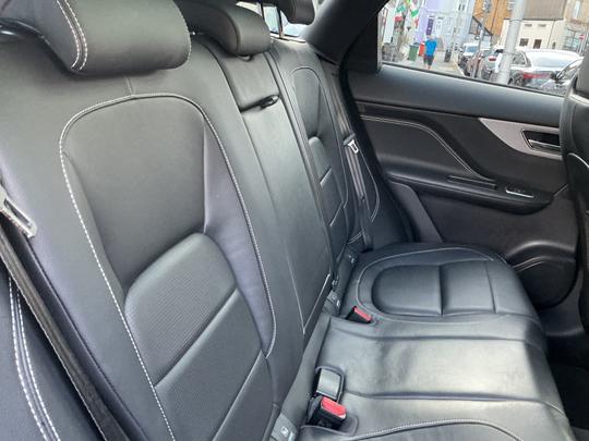 Jaguar F-PACE Photo 29