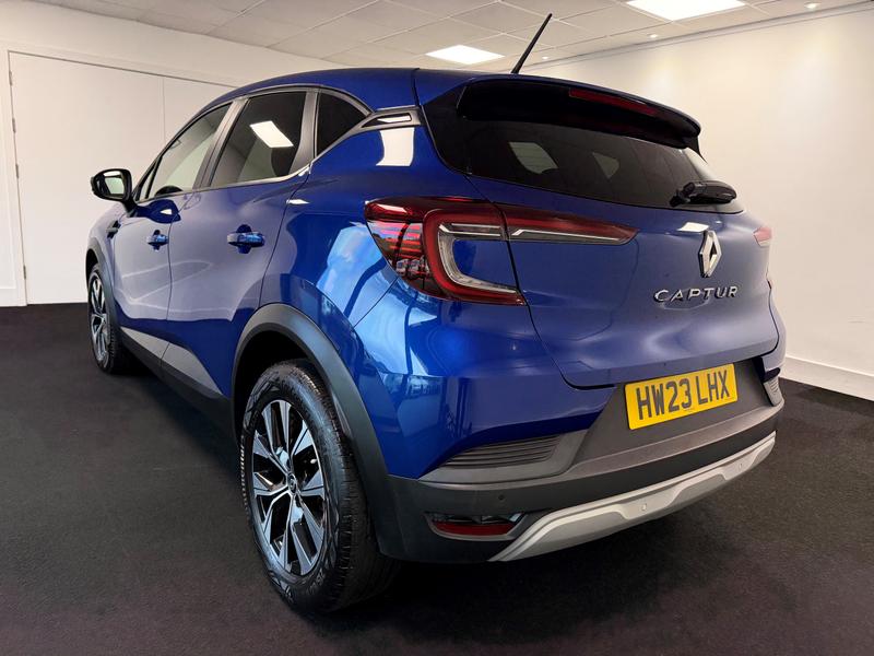 Renault Captur Photo 171b48dc-4d63-4a70-8d2e-20b4f6893e9b.jpg