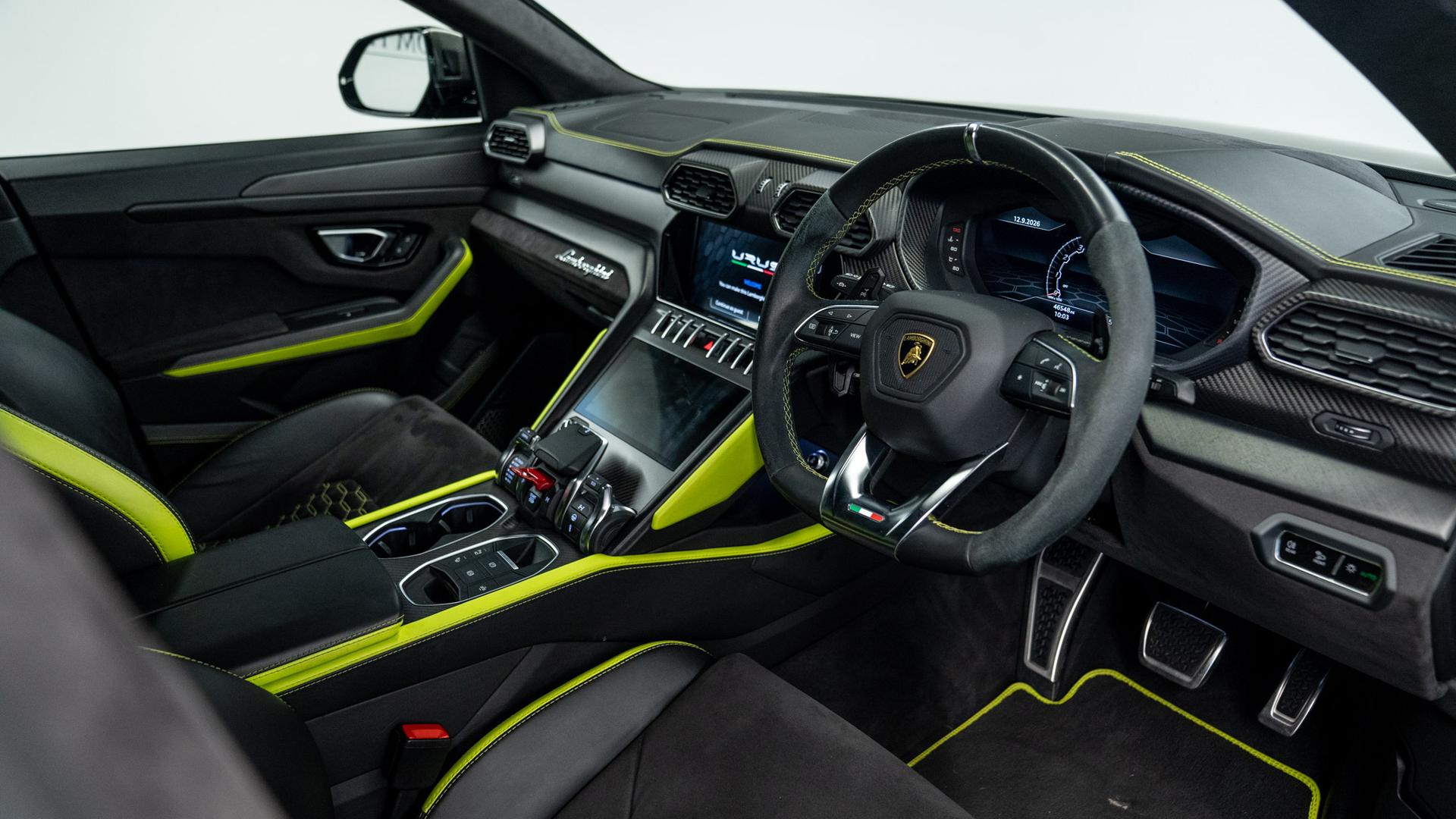 LAMBORGHINI Urus Photo 17237e5a-aa77-4a3a-9d17-651bf37606a4.jpg