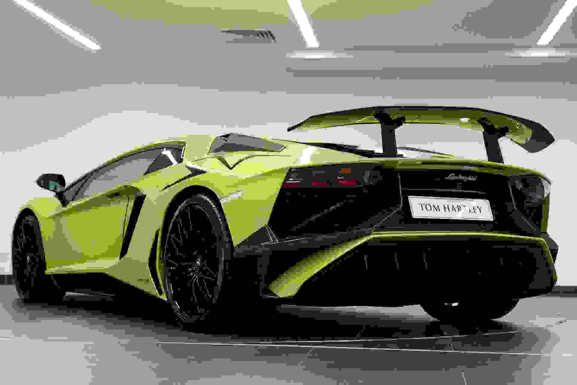 Lamborghini AVENTADOR Photo 174e57eb-0595-45c2-9aa5-86b02581448f.jpg