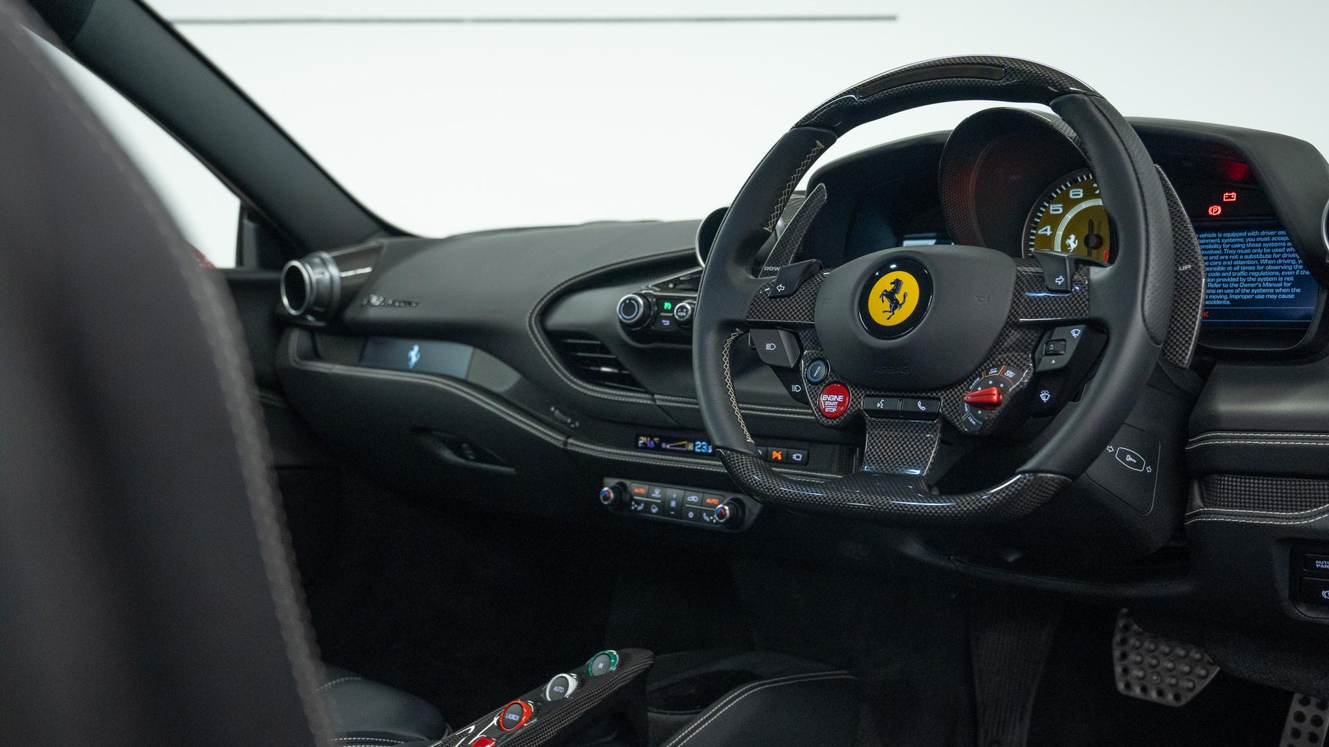 Ferrari F8 Photo 17538375-3726-4415-99ee-bf1b99cc8628.jpg