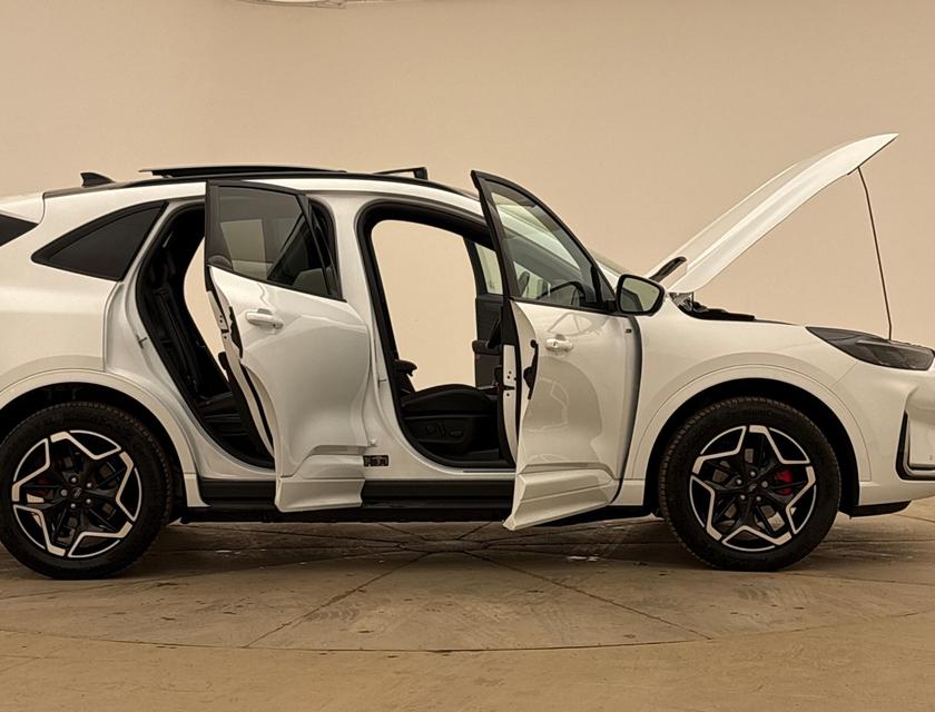 Ford Kuga Photo 1758c7b6-12ff-4cf2-9896-cda135faddb8.jpg