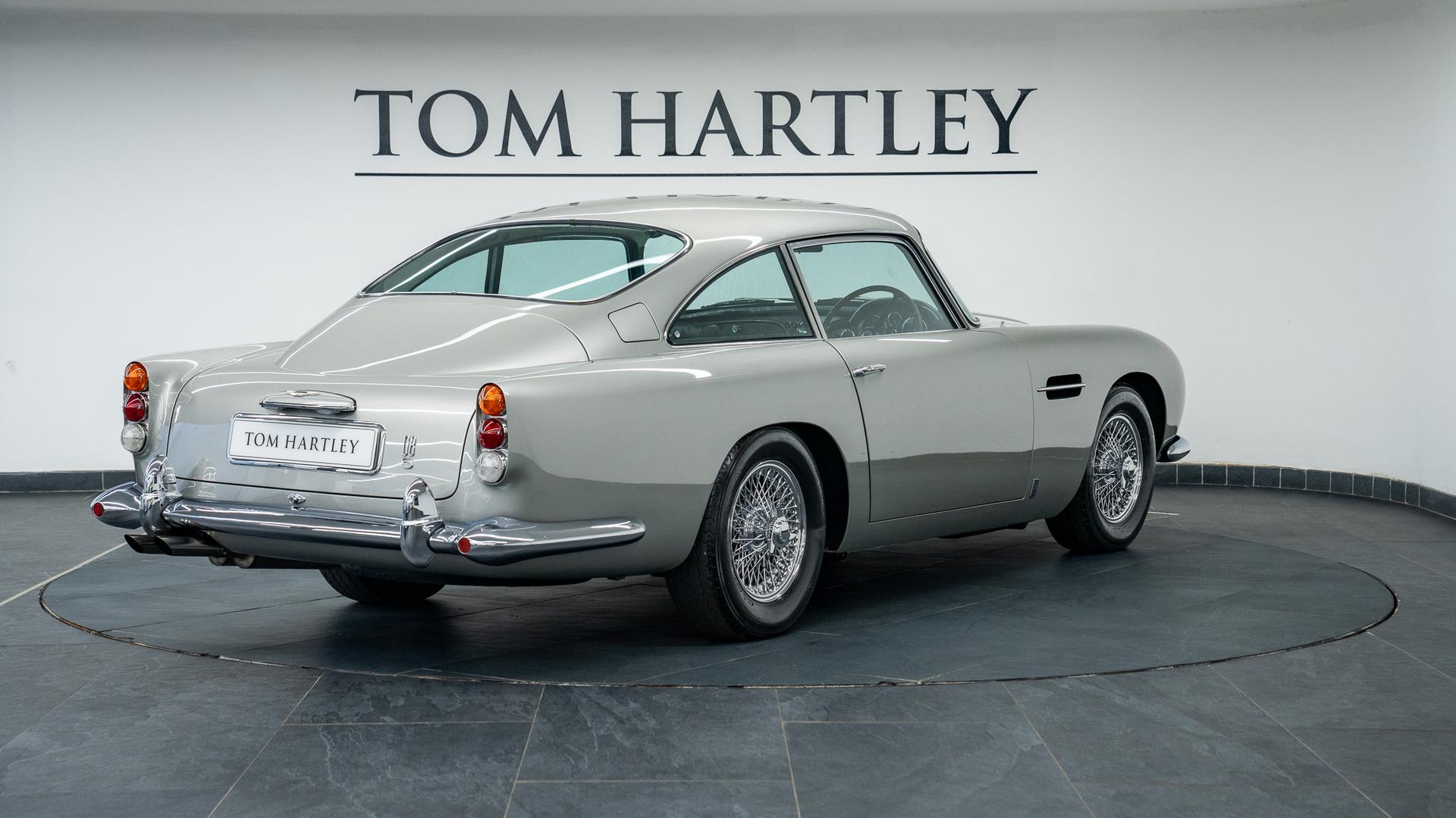 Aston Martin DB5 Photo 176e2494-21b1-4cd5-b30d-e58fe9839f66.jpg
