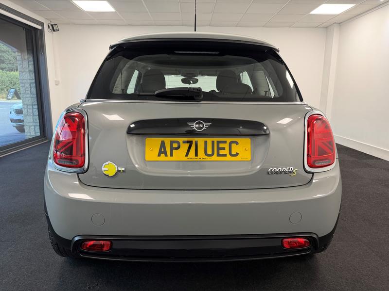 MINI Electric Hatch Photo 17702df8-042d-4ade-b12e-4041f23a6df4.jpg