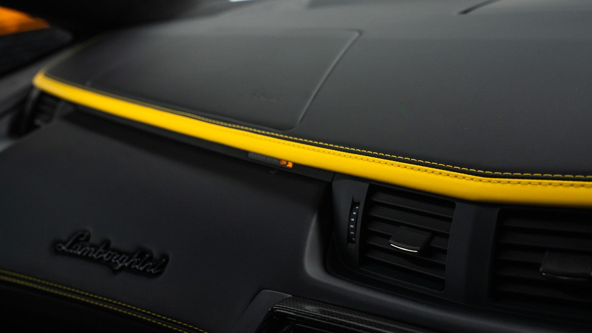LAMBORGHINI Aventador Photo 177f10f8-ab91-43bd-84f4-65eab350c06d.jpg