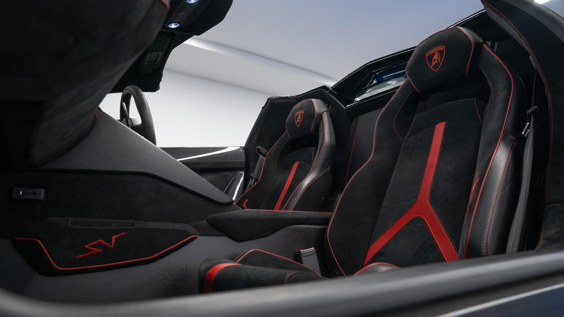 LAMBORGHINI Aventador Photo 178cd763-91ee-4bd7-9877-386d1bea5de0.jpg