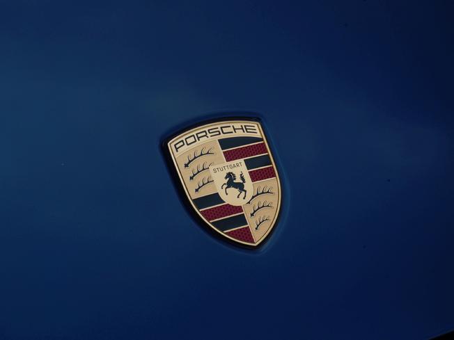 PORSCHE 911 Photo 8