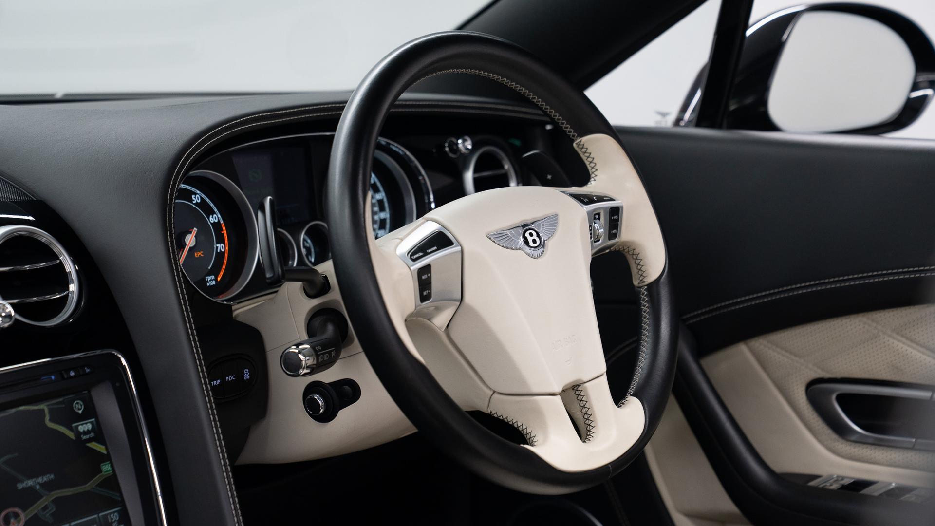 Bentley Continental GTC Photo 17a559c0-f2a6-4d1d-b401-8a4dd8ea4257.jpg