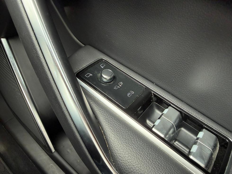 Jaguar F-PACE Photo 17b1ed14-768c-450c-a47a-5a7310133372.JPEG