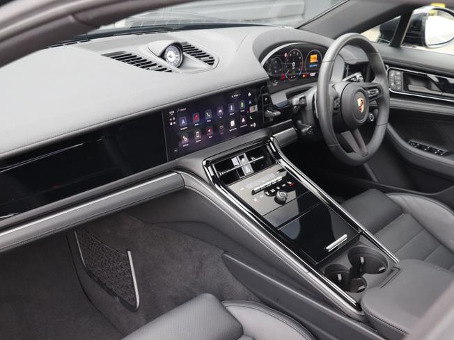PORSCHE Panamera Photo 25