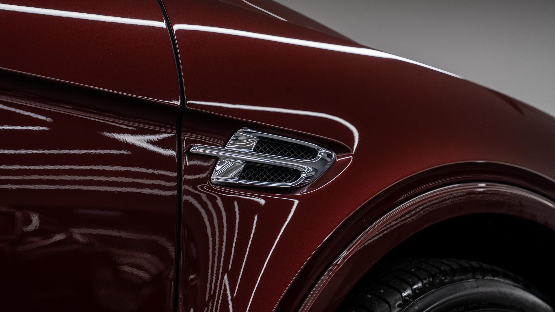 Bentley Bentayga Photo 17c3e6d7-bc25-4cc8-a3e0-e7e39418f1a7.jpg