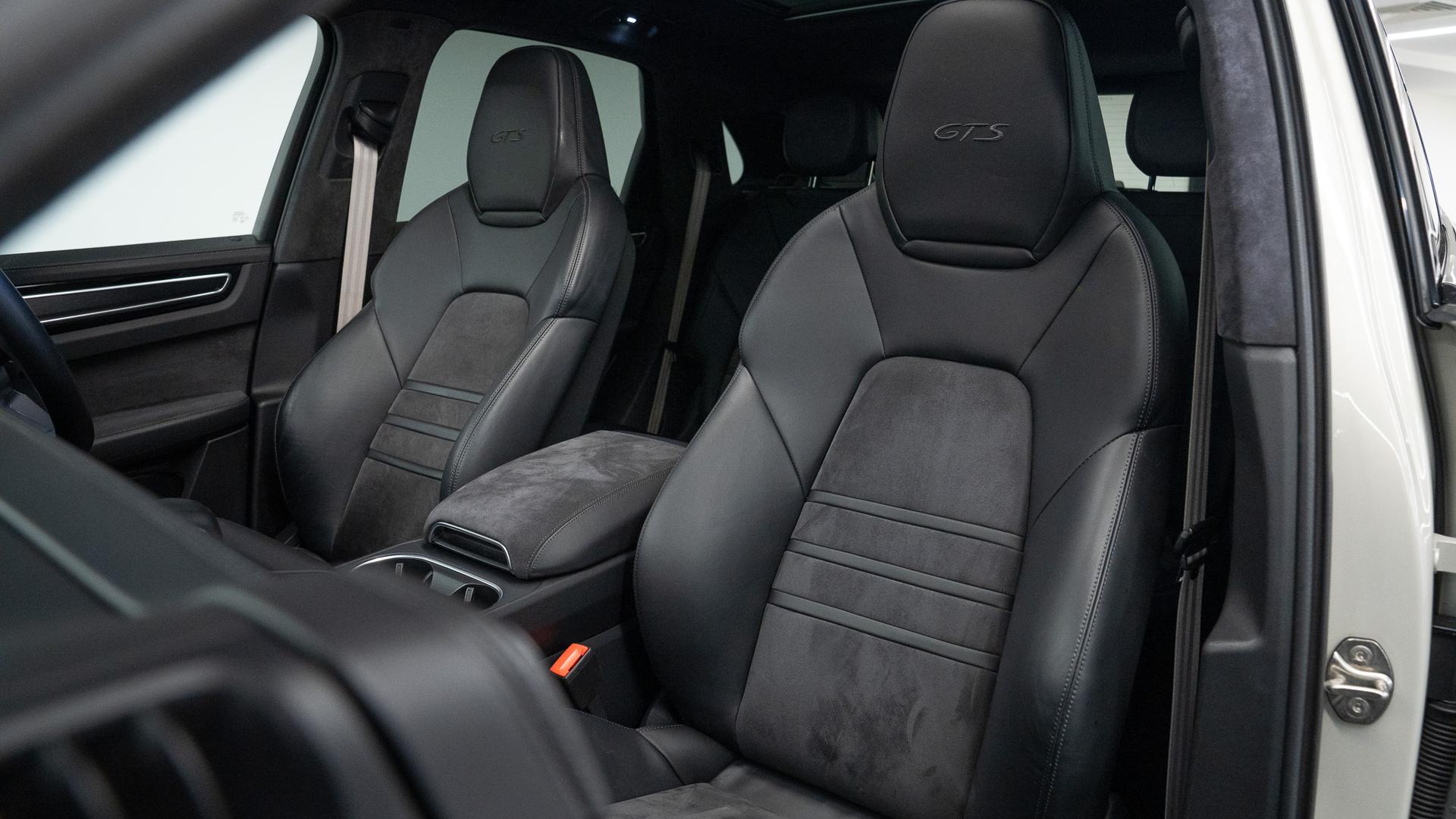 Porsche Cayenne Photo 17d0086d-8526-47fd-ad78-02ba90c1ce8b.jpg