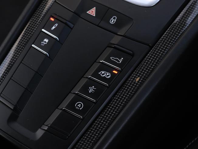 PORSCHE 911 Photo 21