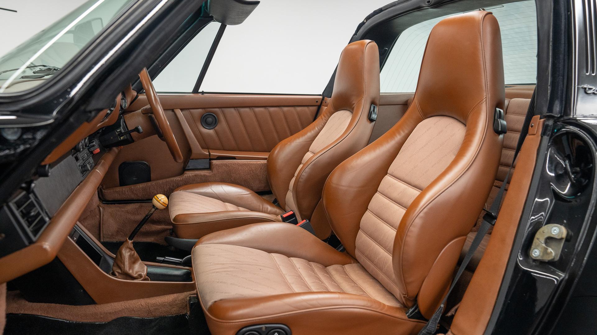 Porsche 911 Photo 17f412d7-3058-470f-b079-d09dfacd1bde.jpg