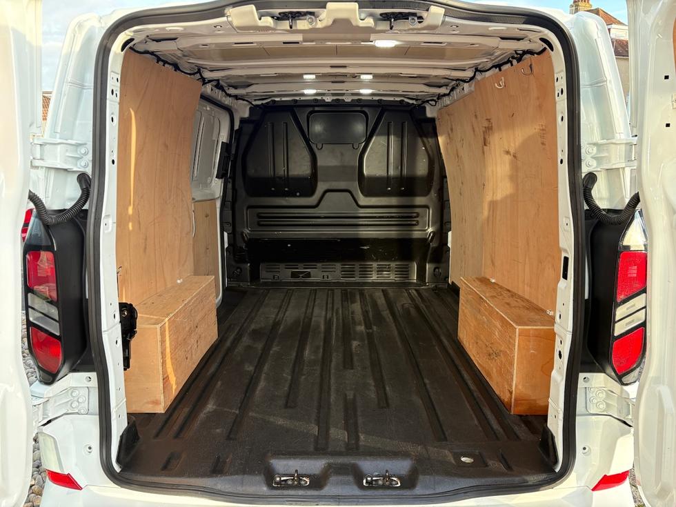 Ford Transit Custom Photo 17f8aa94-619f-4bed-81db-bfdde8e8e150.jpeg