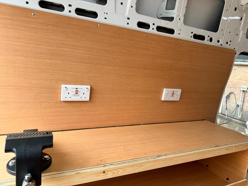 Ford Transit Photo 17fc11ec-0ef9-488e-b9a7-bbe14a893ebe.jpg