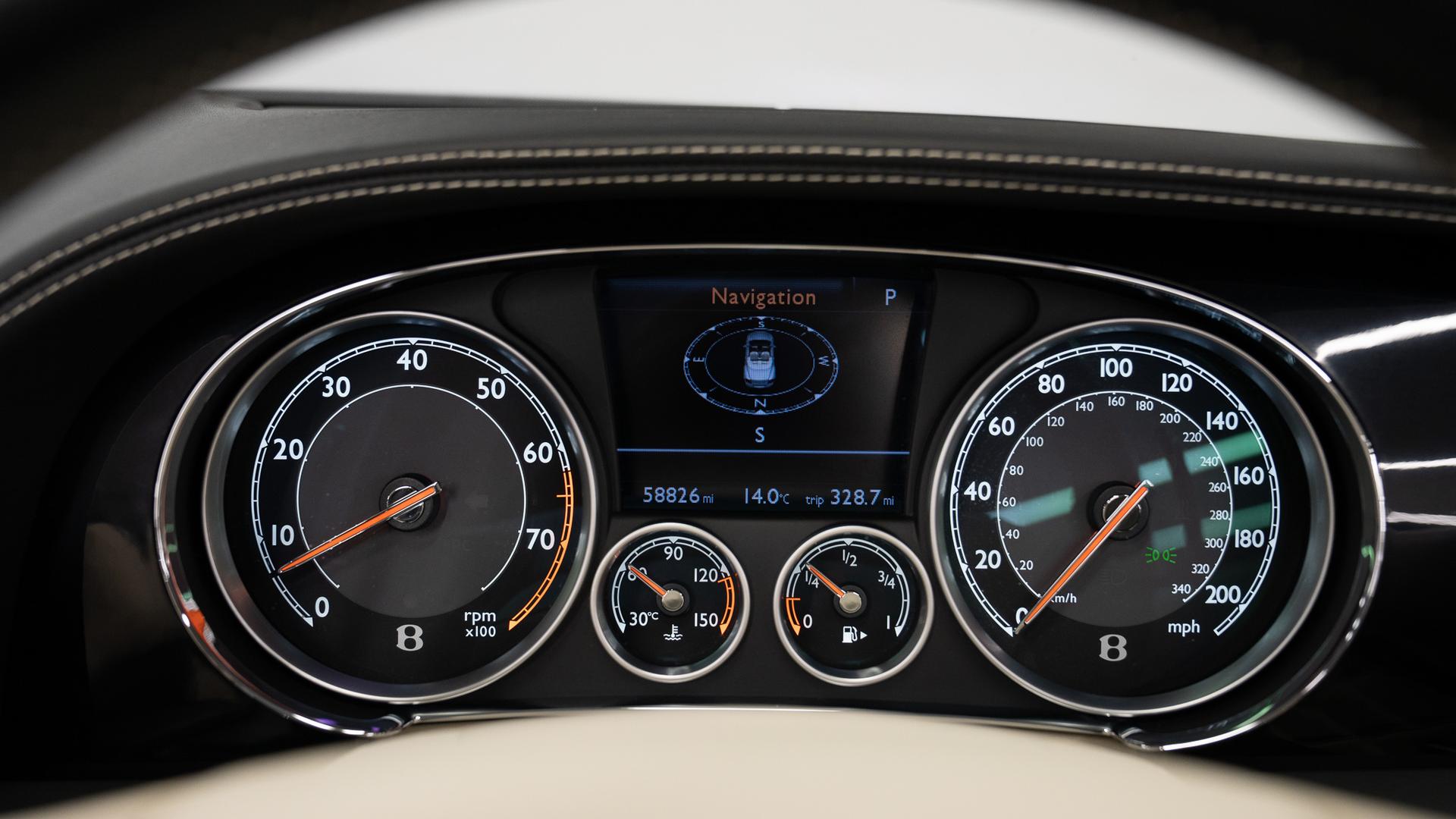 Bentley Continental GTC Photo 180cef1f-3ef6-484b-9af1-a5df28411857.jpg