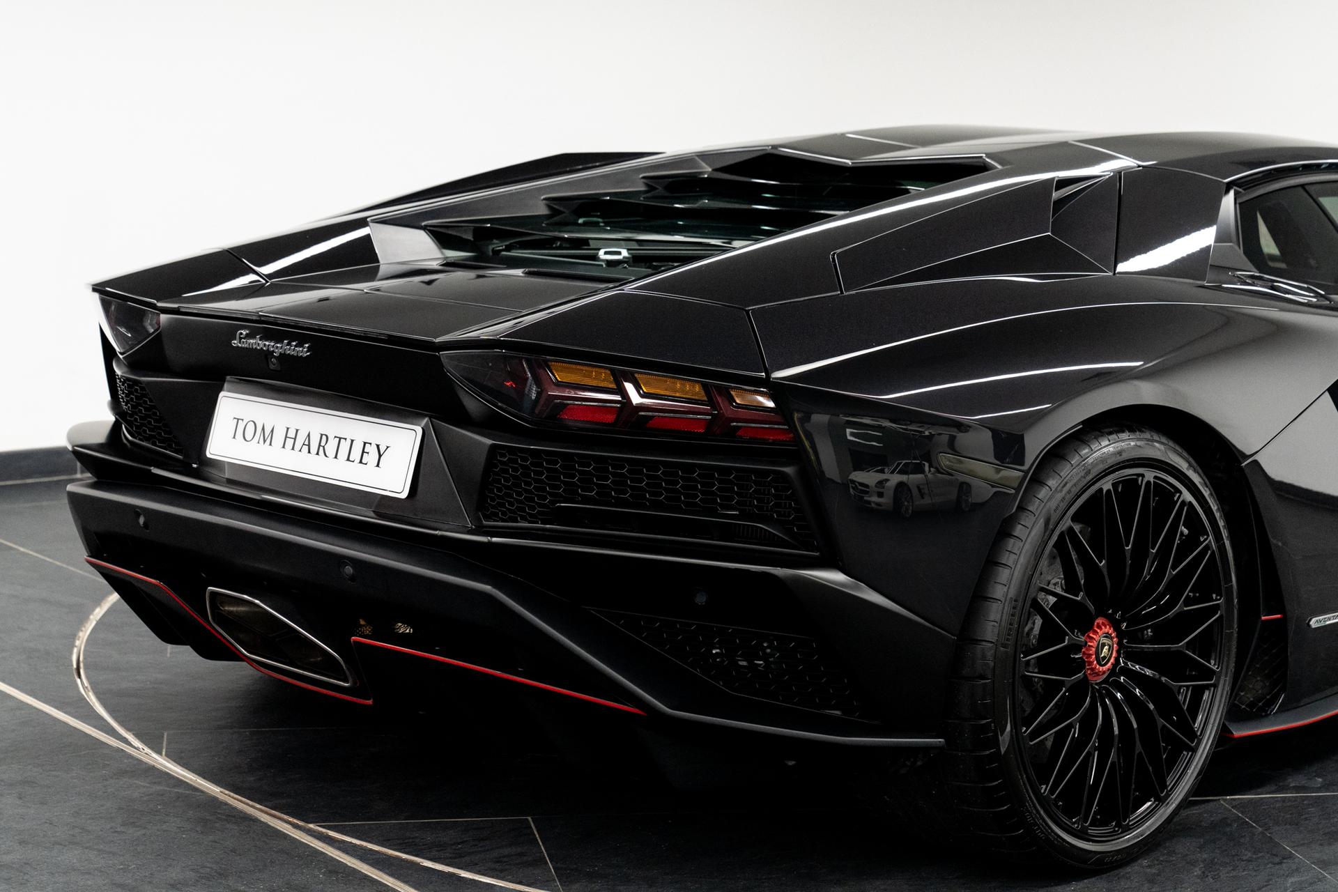 Lamborghini AVENTADOR S Photo 1812342b-d403-4268-a3f4-c994c416b059.jpg