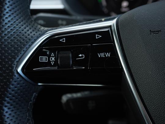 Audi e-tron Photo 1817a24f-67cc-43b3-abc7-e6df5a478dee.jpg