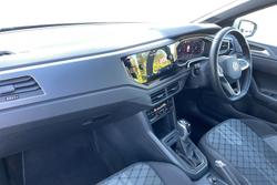 VOLKSWAGEN Polo Photo 2