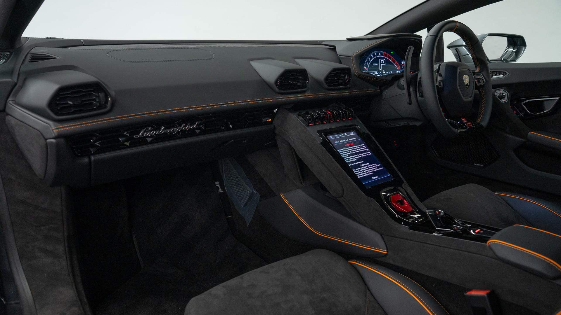 LAMBORGHINI Huracan Photo 181ba948-da30-4981-acc6-5e2f68cd44eb.jpg