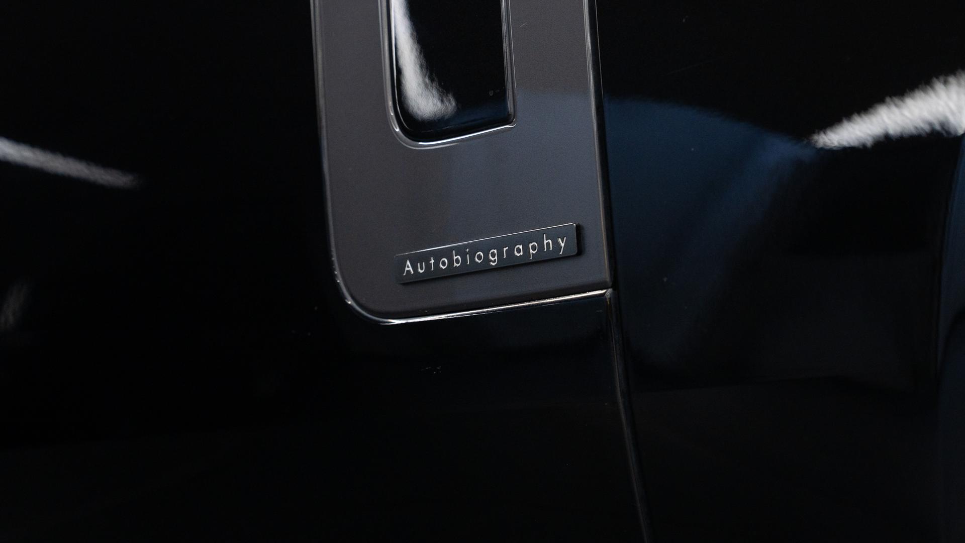 Land Rover Range Rover Photo 1827b22a-a1b0-4e74-a6c4-a9aae1a0c3ac.jpg