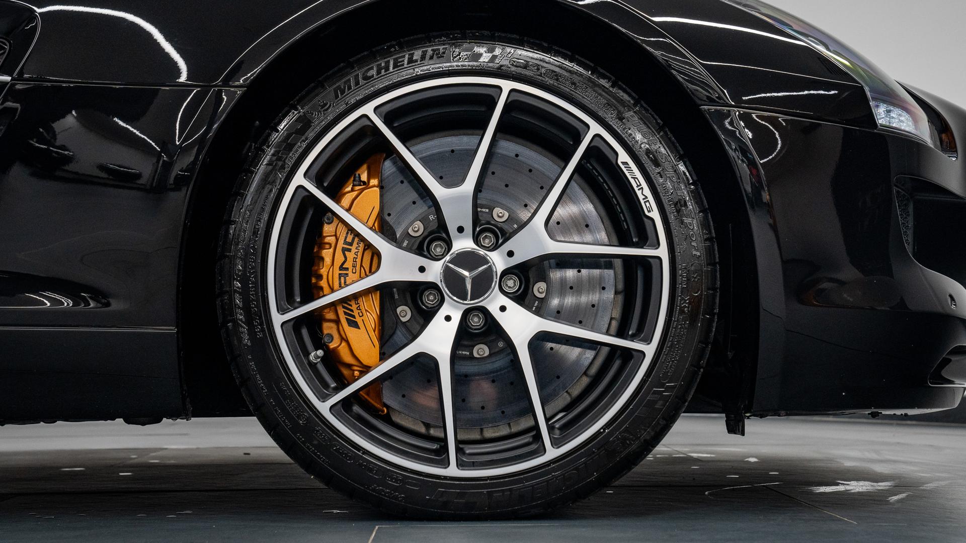 Mercedes-Benz SLS Photo 184aff27-f1a5-4d7e-97fd-b762ff9c8174.jpg