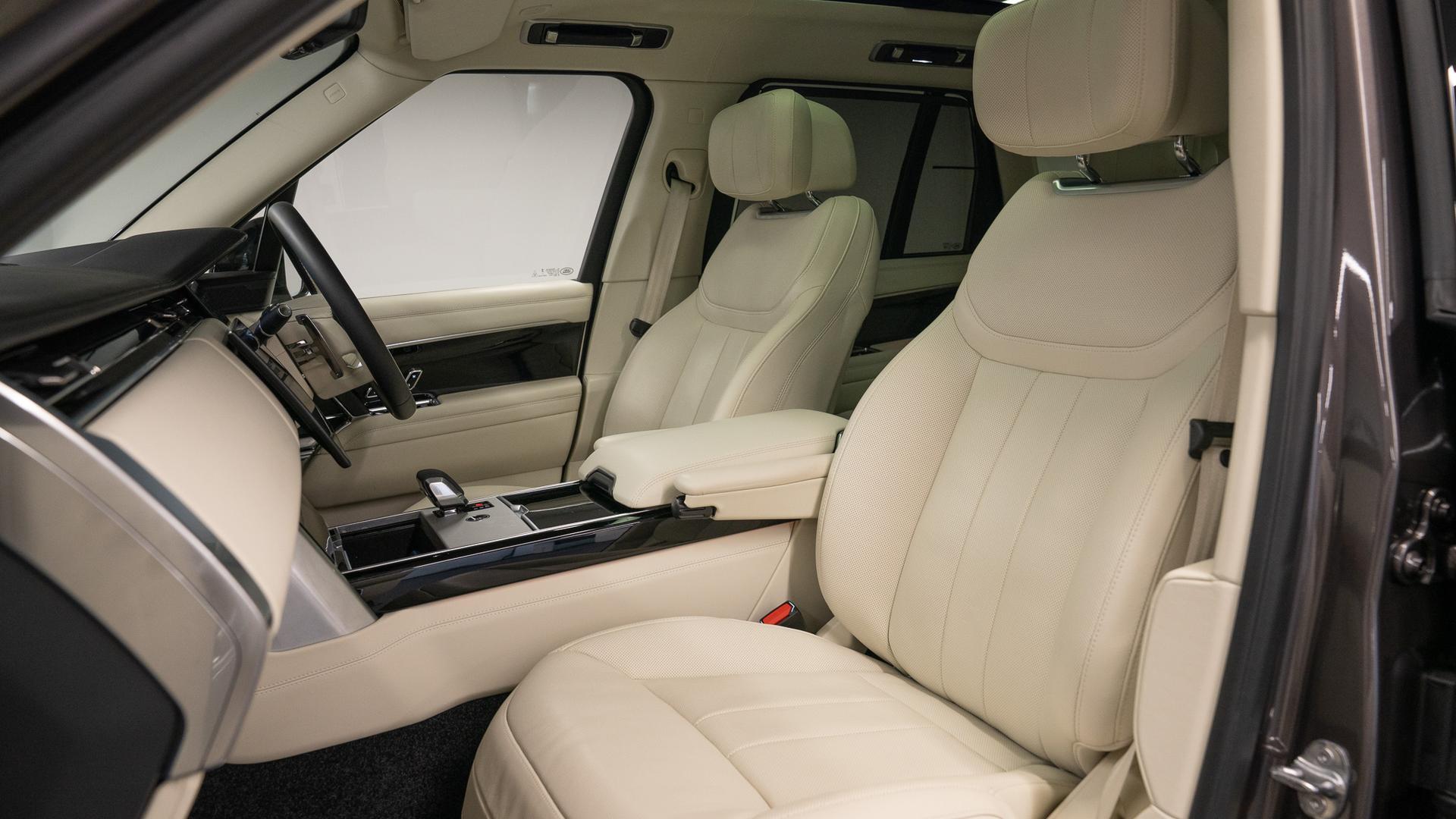 Land Rover Range Rover Photo 185b7f5c-9761-40c0-ac2f-6d4a974734cc.jpg