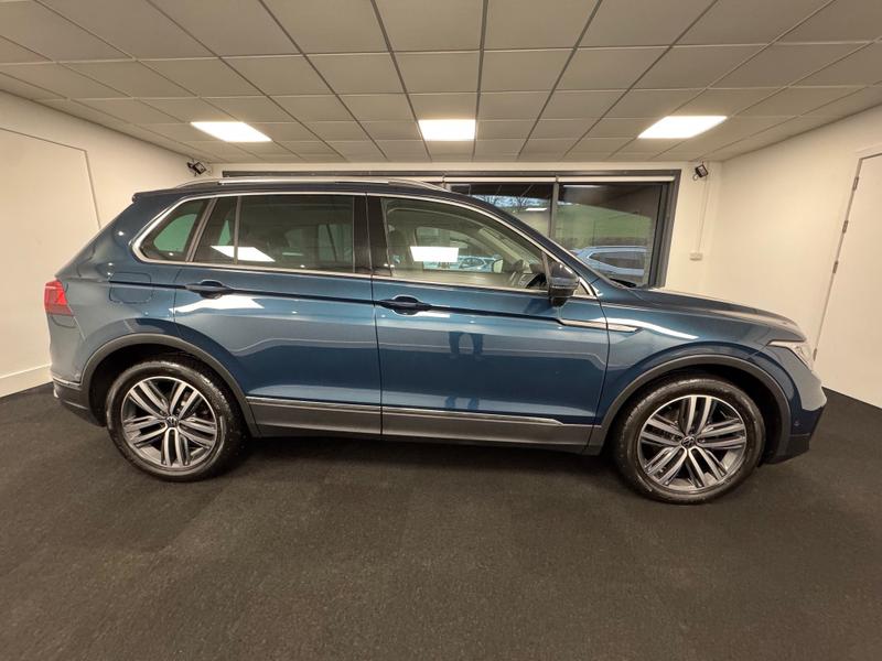 Volkswagen Tiguan Photo 185d964d-11c1-46ec-8e55-30ebb10c94e1.jpg