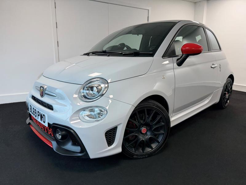 Abarth 595 Photo 186def4f-2669-4f3b-81cc-030e34f7a40b.jpg