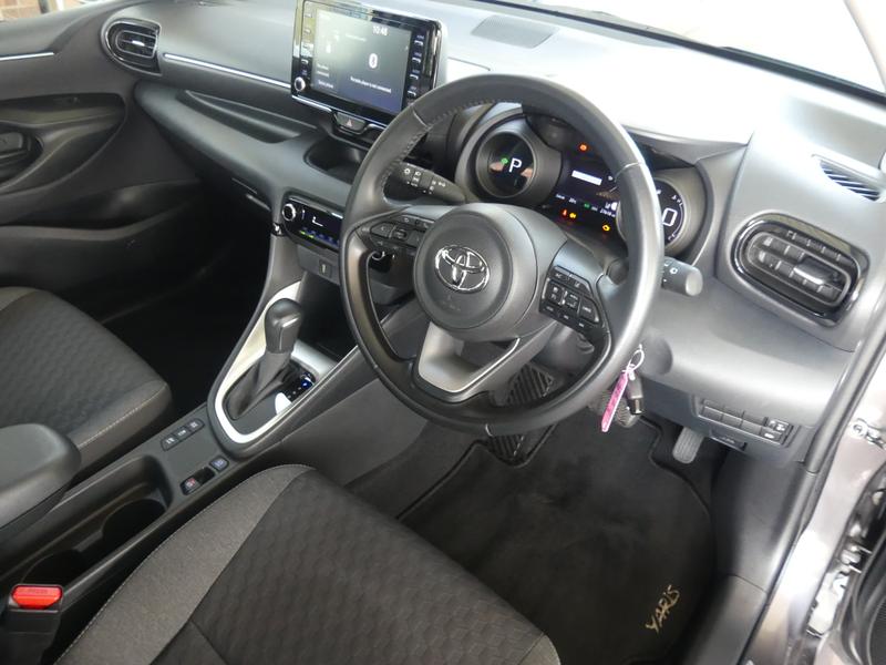 Toyota Yaris Photo 1890b915-50e6-4ebb-ac7d-947e8313eb77.jpg