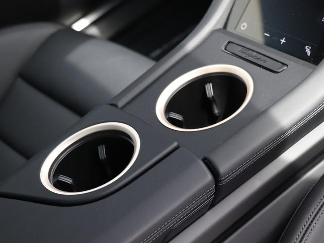 PORSCHE Taycan Photo 32