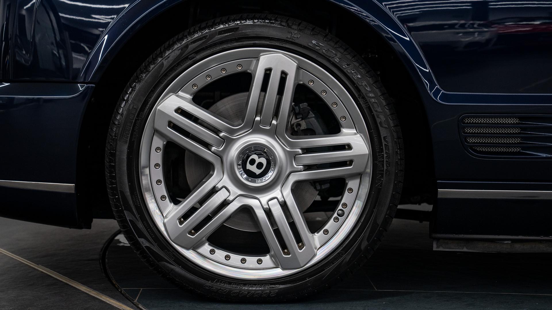 Bentley Azure Photo 18b4ddfb-1a67-4368-8e9a-216ff0c1469d.jpg