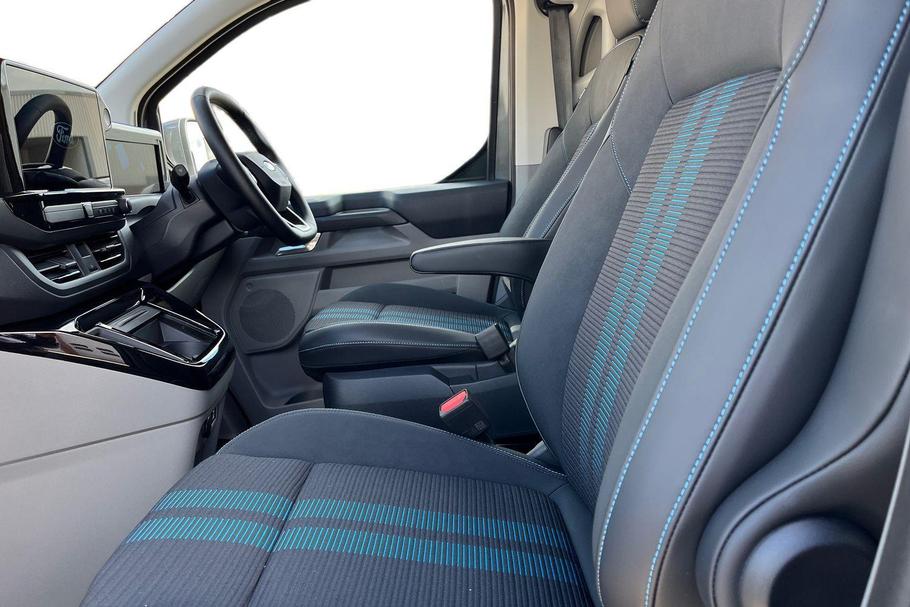 Used Ford TRANSIT CUSTOM L1DCIVPHEV08 11