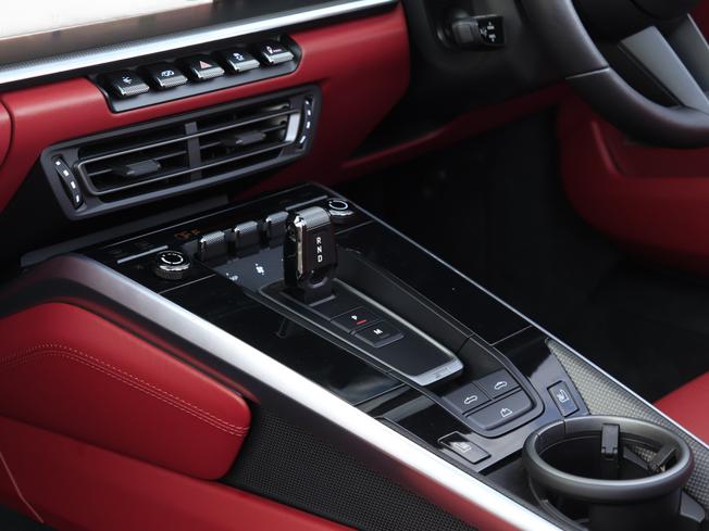 PORSCHE 911 Photo 10