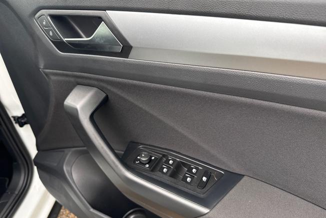 VOLKSWAGEN T-Roc Photo 18