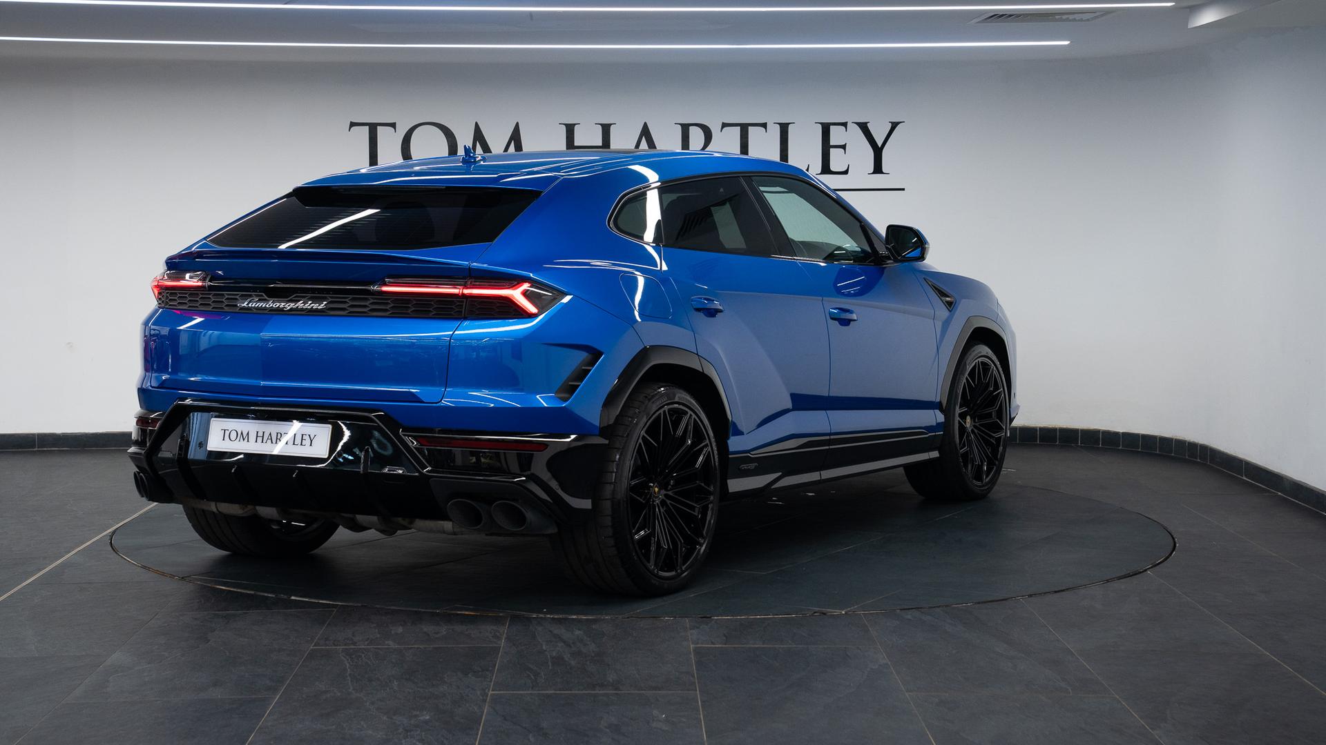 LAMBORGHINI Urus Photo 18d8f21c-1136-4b93-9c2d-1c8a32ea7ed3.jpg