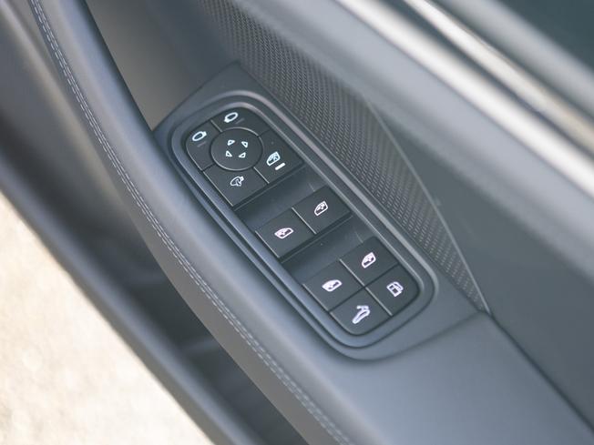 PORSCHE Panamera Photo 30