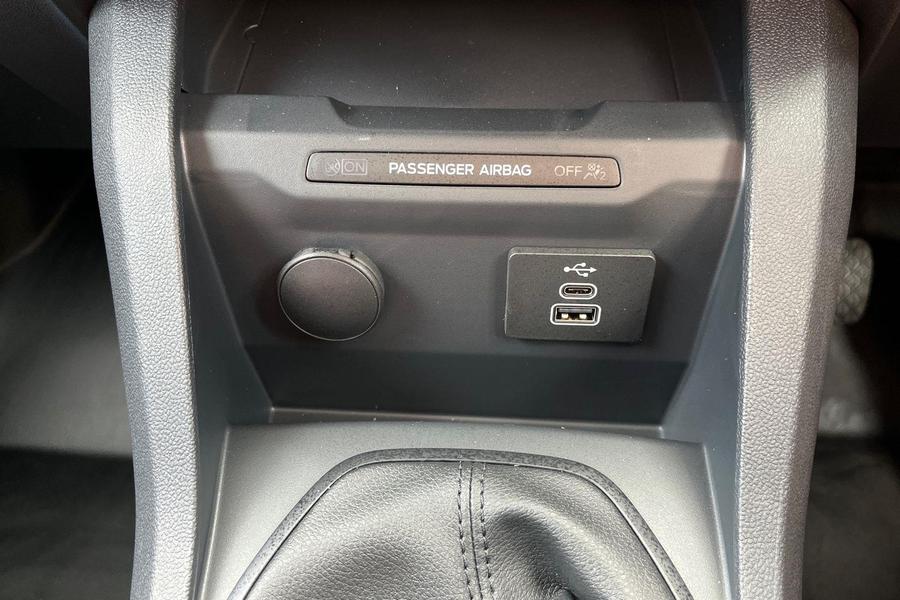 Ford TRANSIT COURIER Photo 18f14483-9e88-4a7d-99ae-9161d68b2e7f.jpg