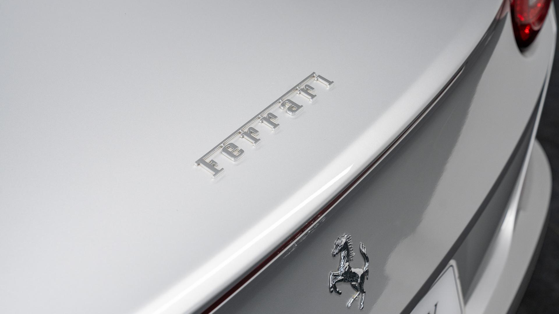 Ferrari California Photo 1901f49f-6b3e-4014-b5a7-2da8a3066e16.jpg