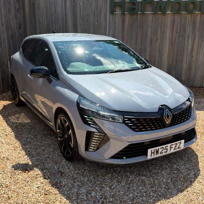 Used 2025 Renault Clio 1.6 E-TECH techno Hatchback 5dr Petrol Hybrid Auto Euro 6 (s/s) (145 ps) at Harwoods Garage