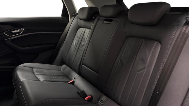 AUDI e-tron Photo 8