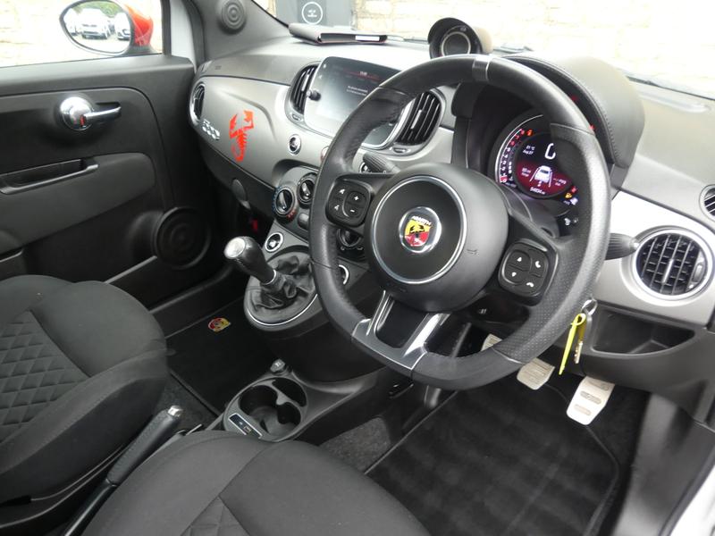 Abarth 595 Photo 195649af-271d-487d-8e33-125dfd9c5e5a.jpg