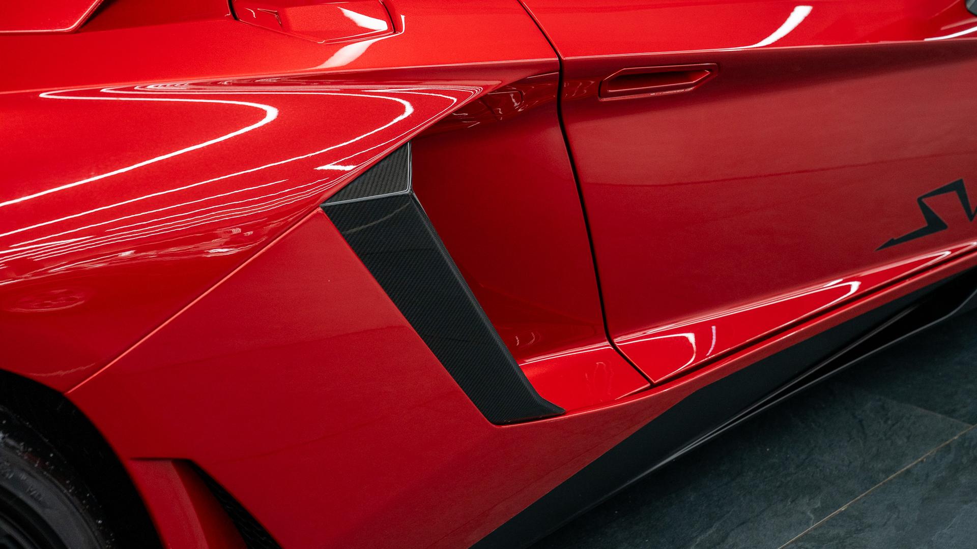 LAMBORGHINI Aventador Photo 195dd1f9-0ca1-4e66-ab06-c55fad1ebb25.jpg