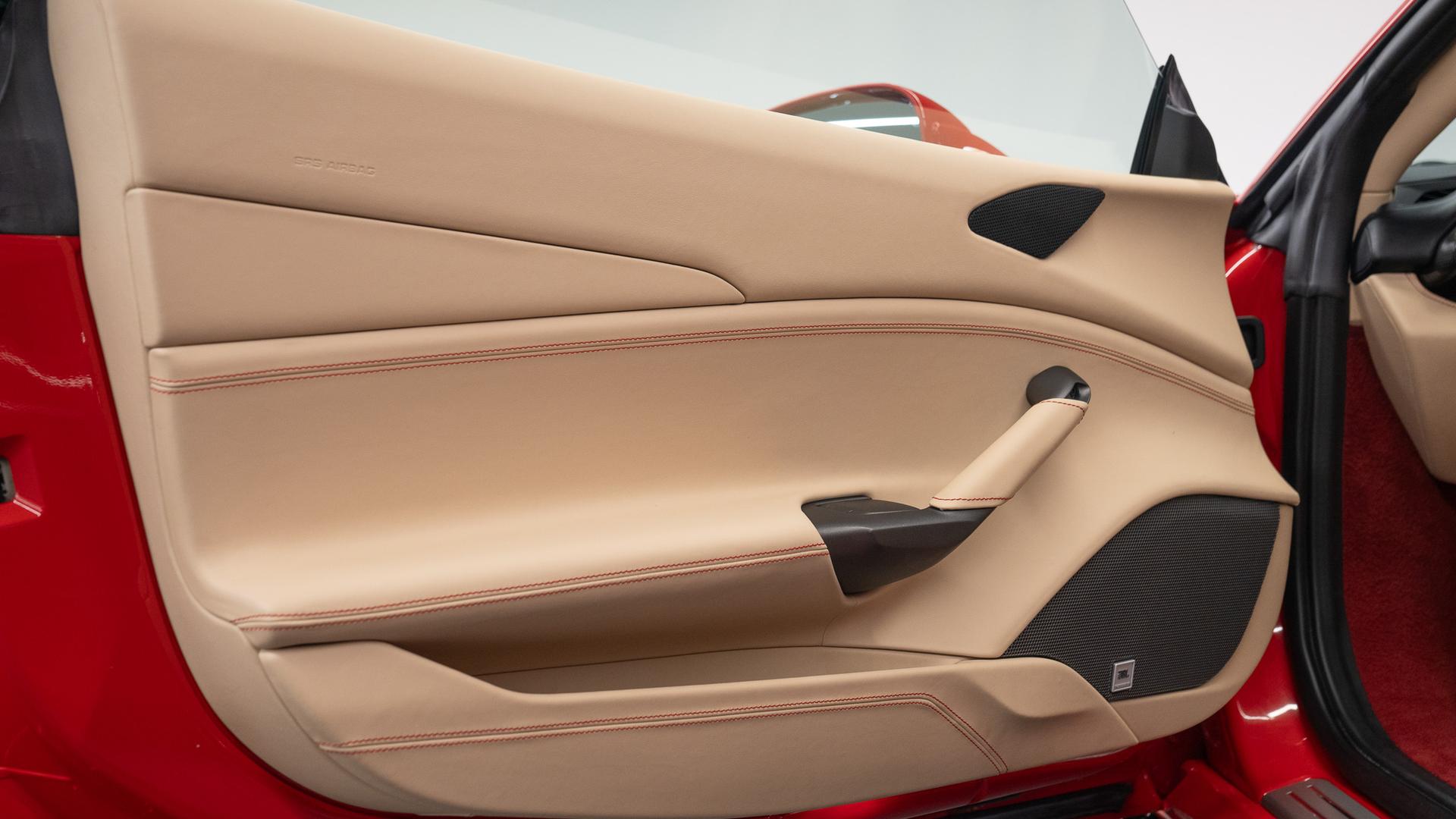 Ferrari 488 Photo 195eb282-deb0-45b8-9e02-e7a21e2e92db.jpg