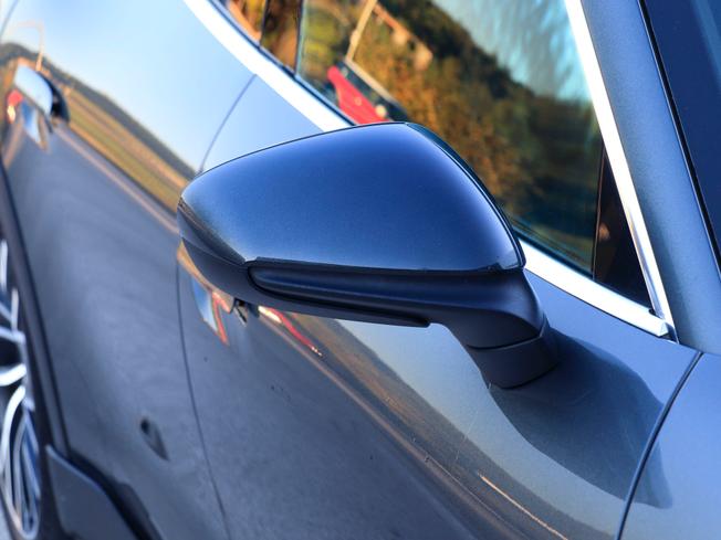 PORSCHE Taycan Photo 12