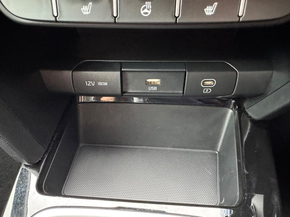 Kia Ceed Photo 19b54ff0-50b5-422c-961f-d0a55e5883d7.jpeg